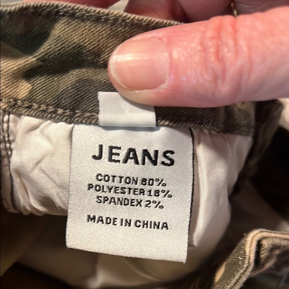 Camo Women's Shorts size 4 - Picture 4 of 4